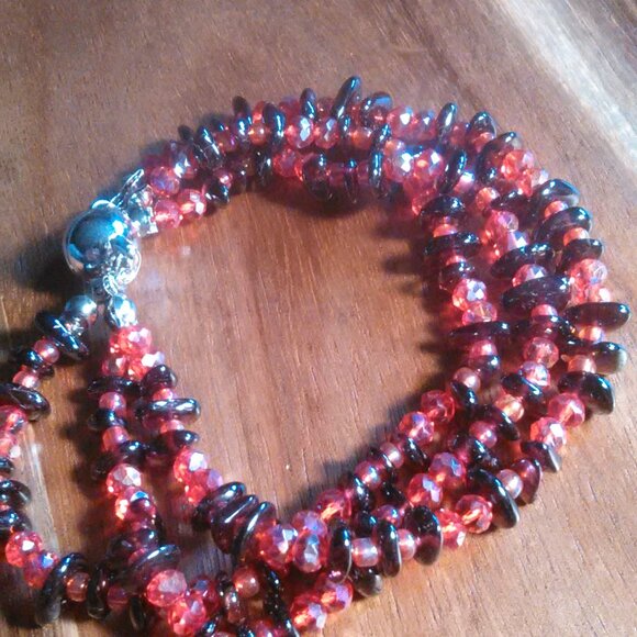 Indian Garnet and Seed Bead Triple Strand Magnetic Clasp Bracelet - Picture 4 of 9